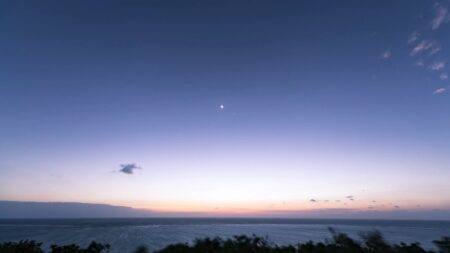 石垣島の日の出 ～風を感じます～